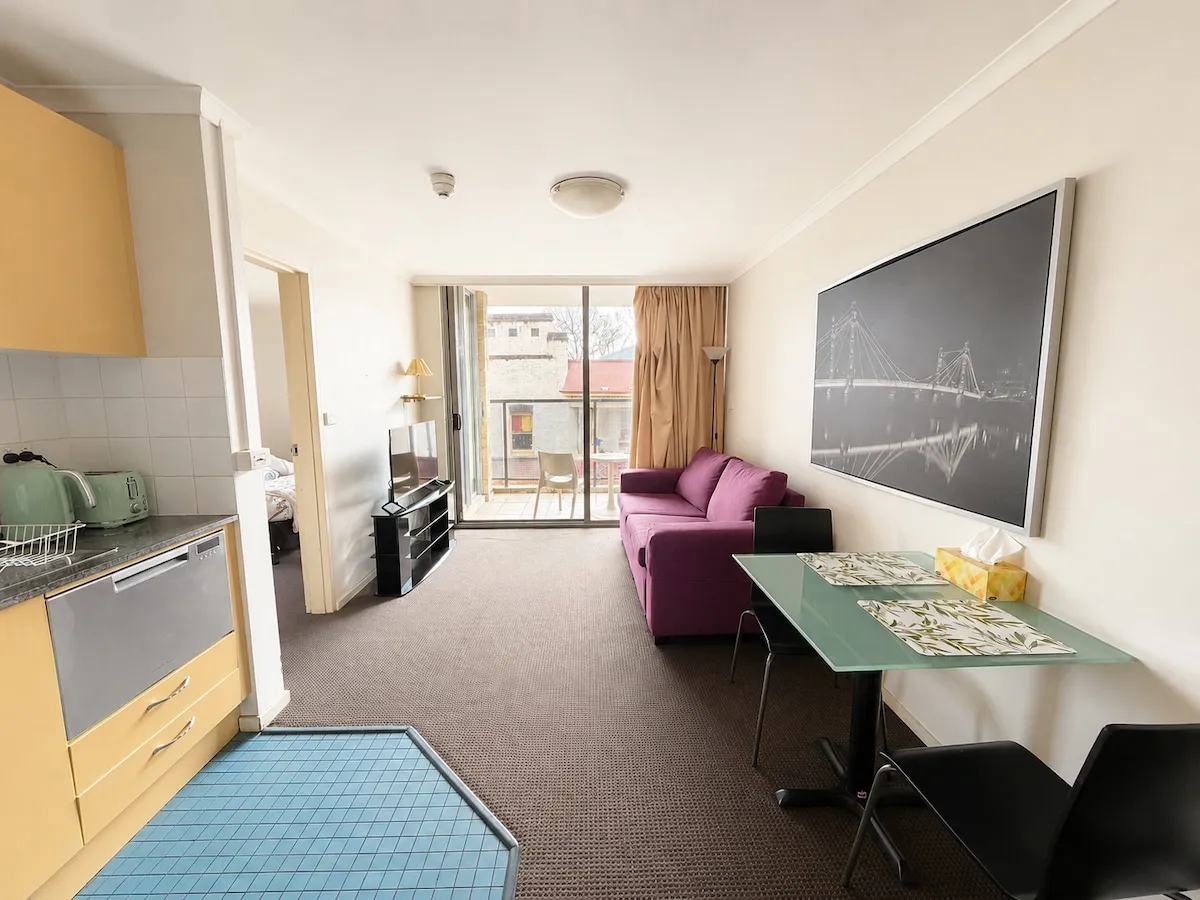 Furnished 1-bed apartment with car space in Chippendale