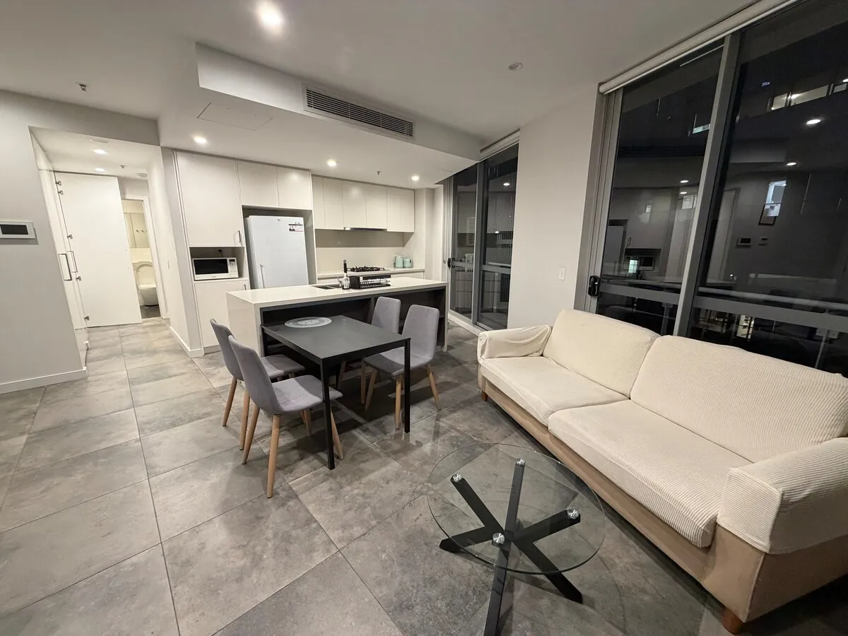 Furnished 1-bed apartment in Mascot