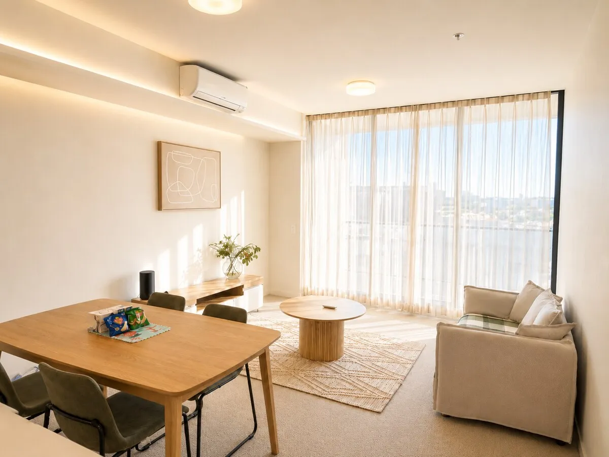 Furnished level-7 2-bed, 2-bath apartment in Zetland